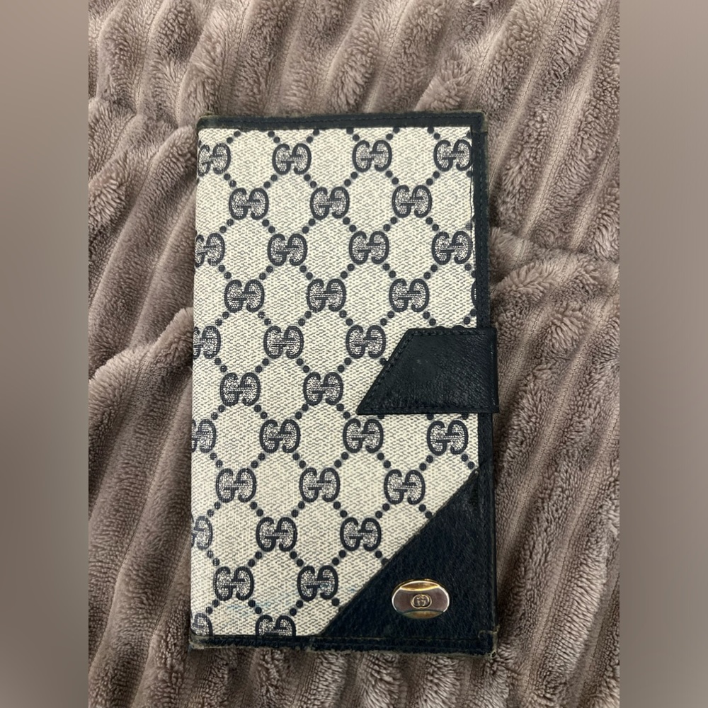 Vintage Gucci womens wallet from the 60/70’s Inherited after grandmother passed